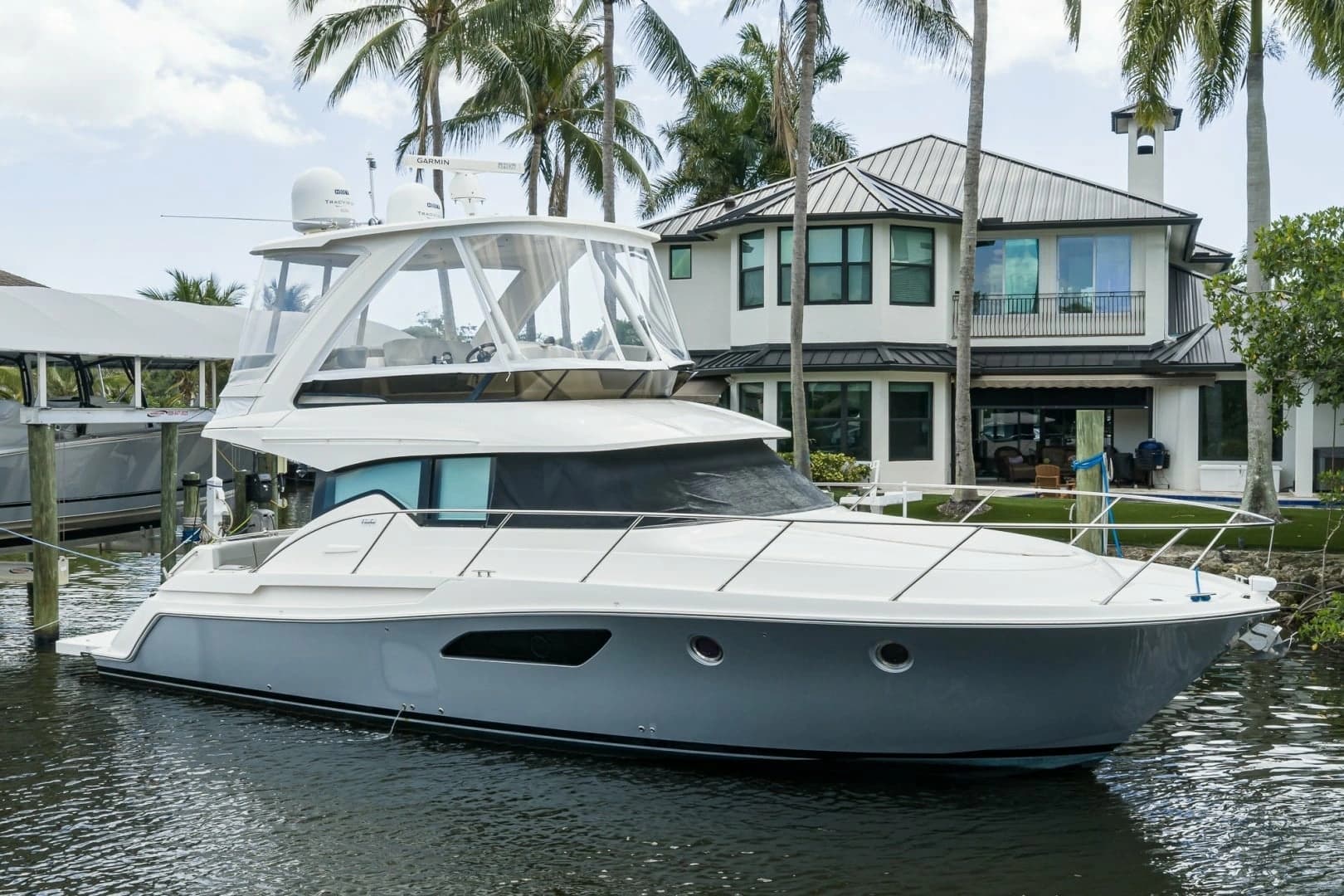 2017 Tiara Yachts 44 Flybridge - photo 1 of 54