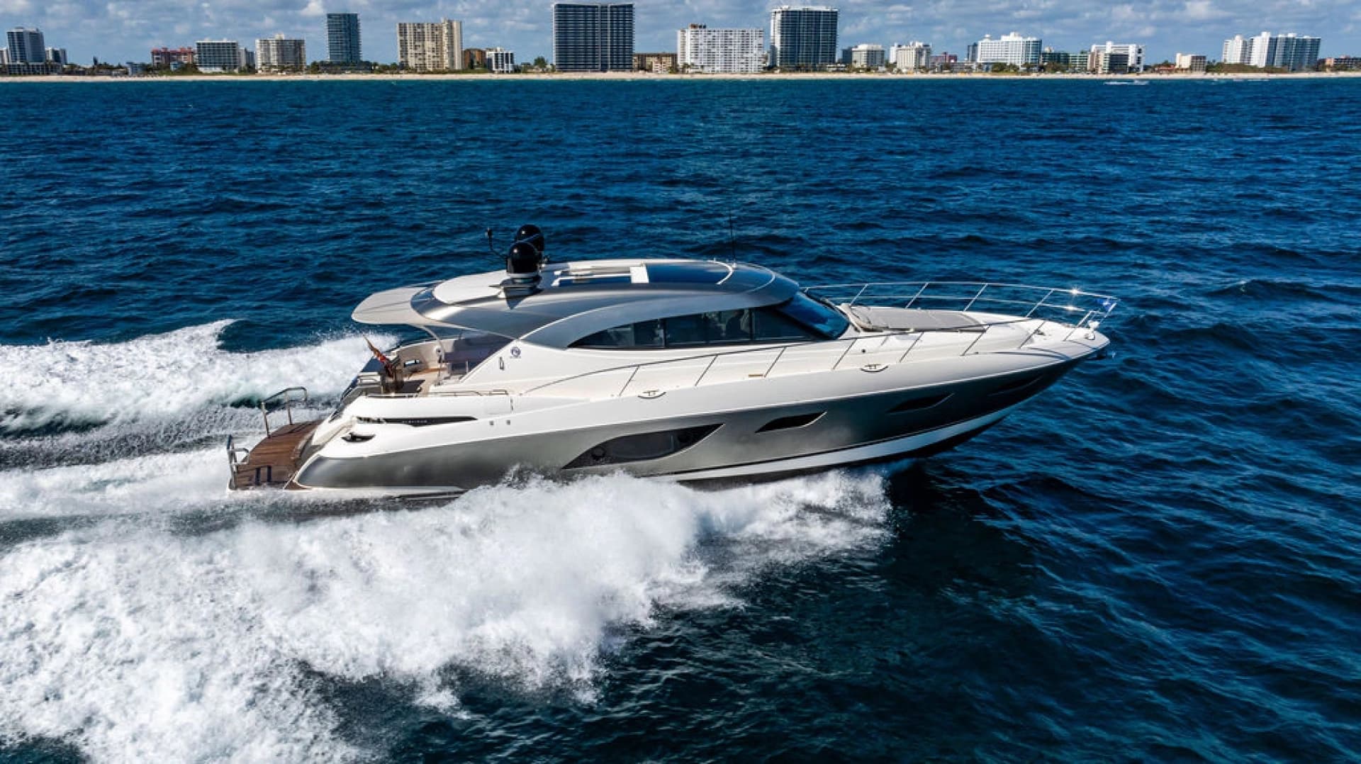 2022 Riviera 6000 Sport Yacht Platinum Edition