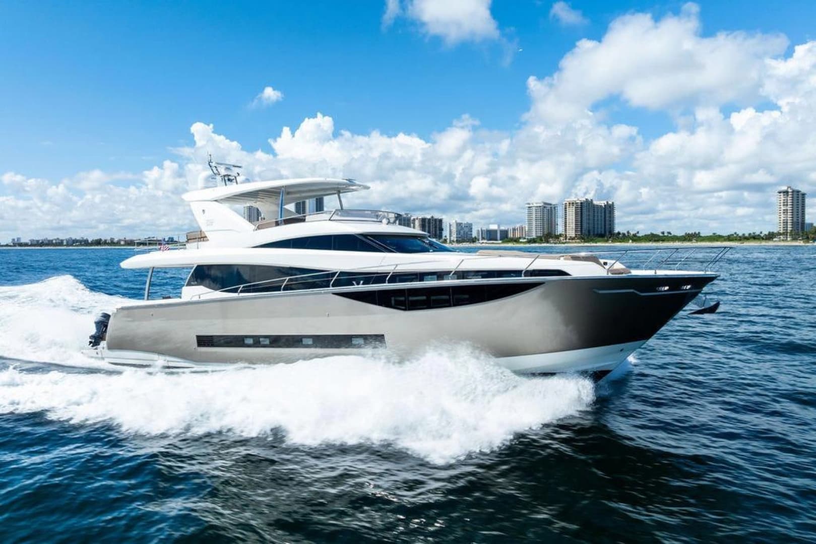 2016 Prestige 750 - photo 1 of 30