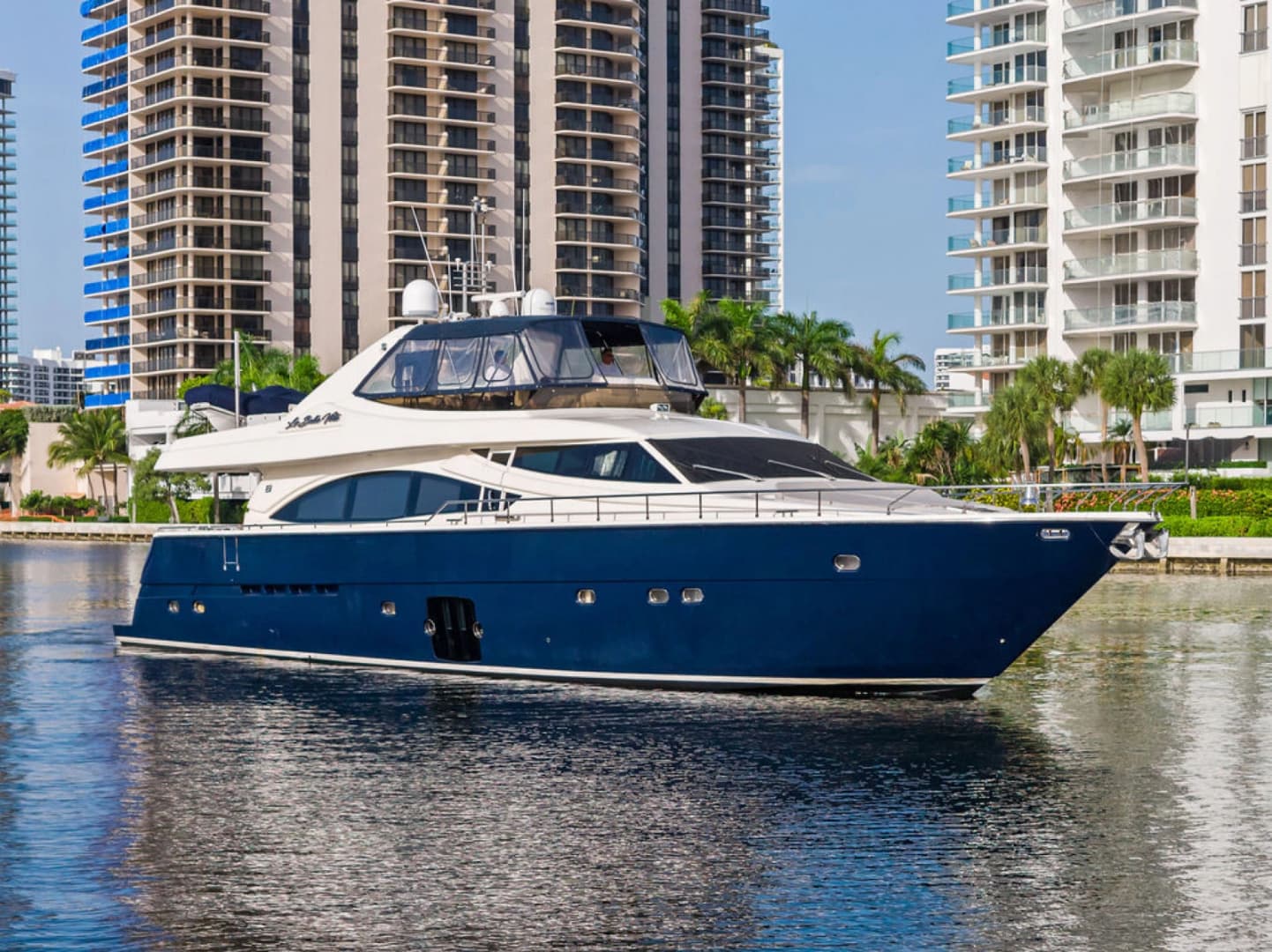 2006 Ferretti Yachts 830