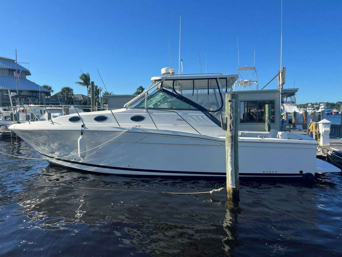 2001 Wellcraft 330 Coastal - photo 1 of 15