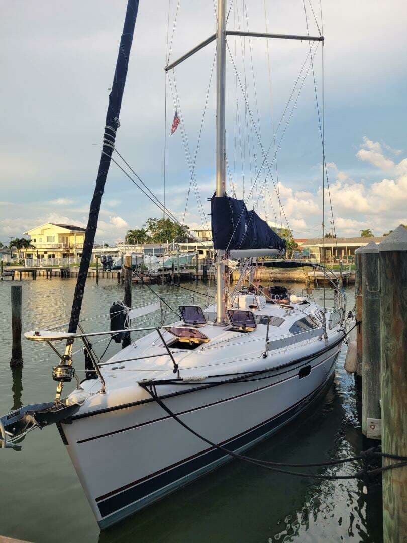 1997 Hunter 376 - photo 1 of 68