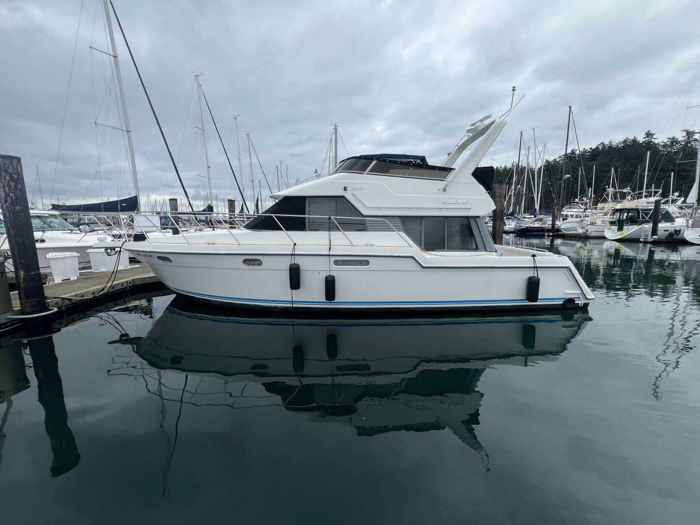 1994 Carver 370 Voyager - photo 1 of 18