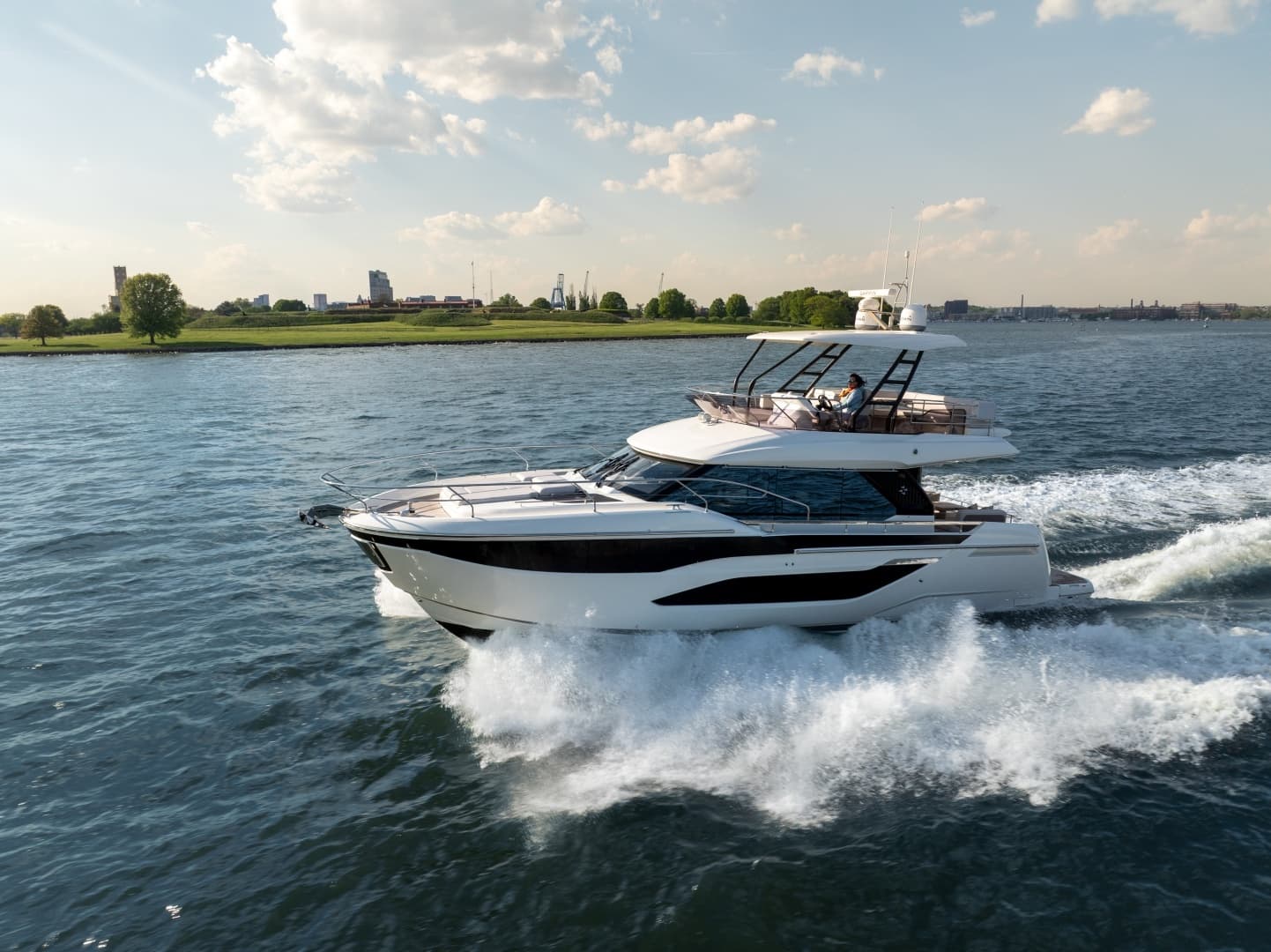 2025 Prestige F4.9 - photo 1 of 41