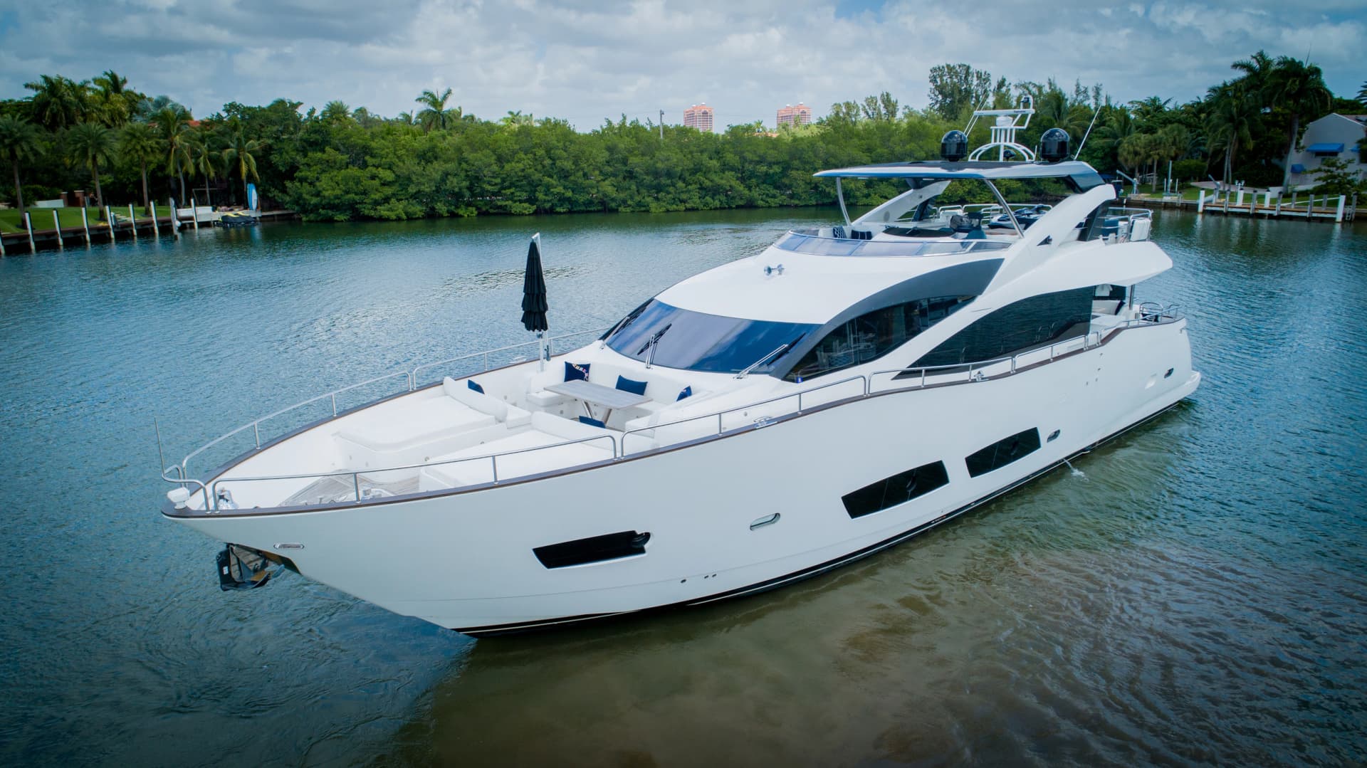 2015 Sunseeker 28 Metre Yacht - photo 1 of 30