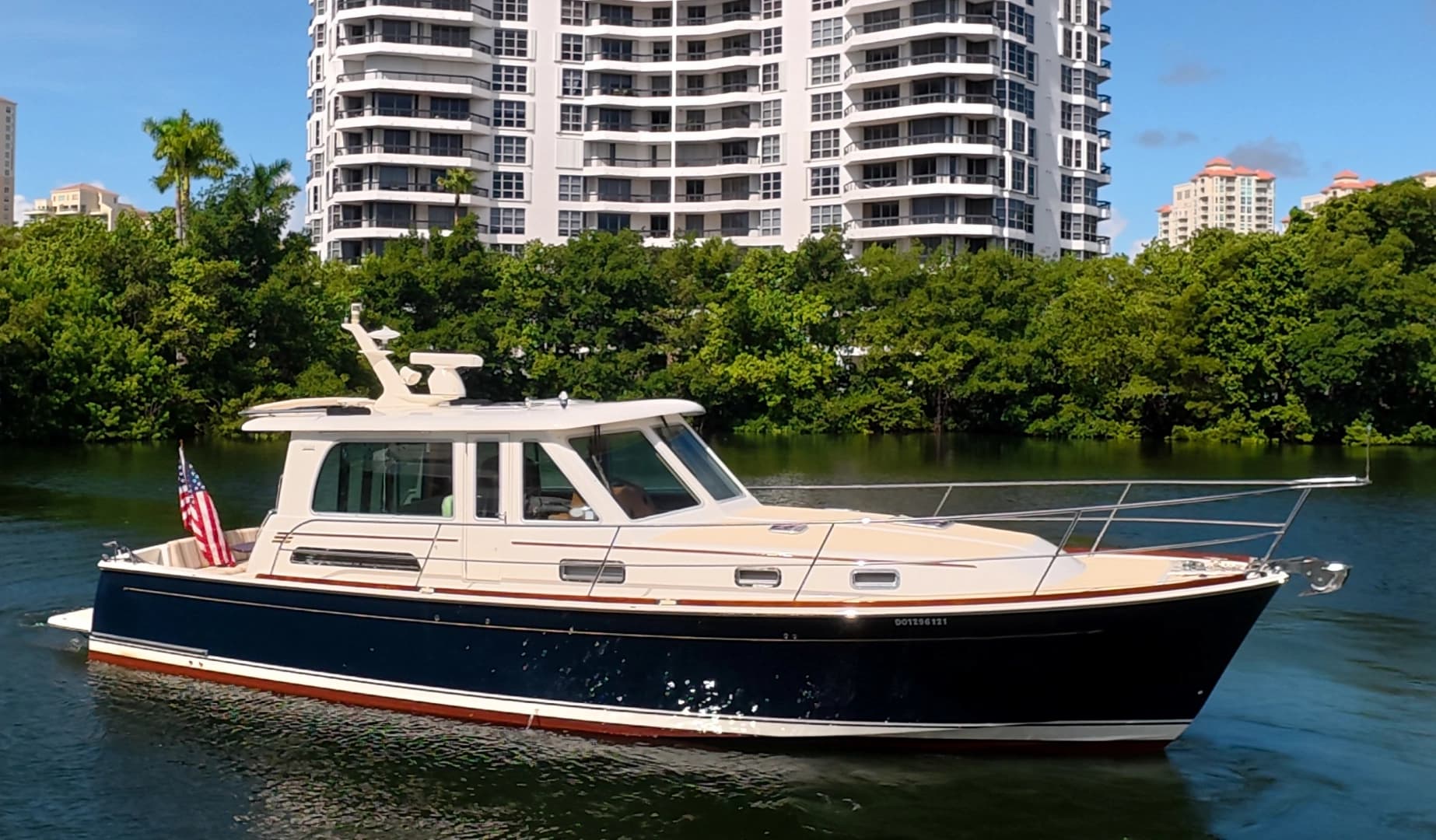 2019 Sabre 42 Salon Express - photo 1 of 31