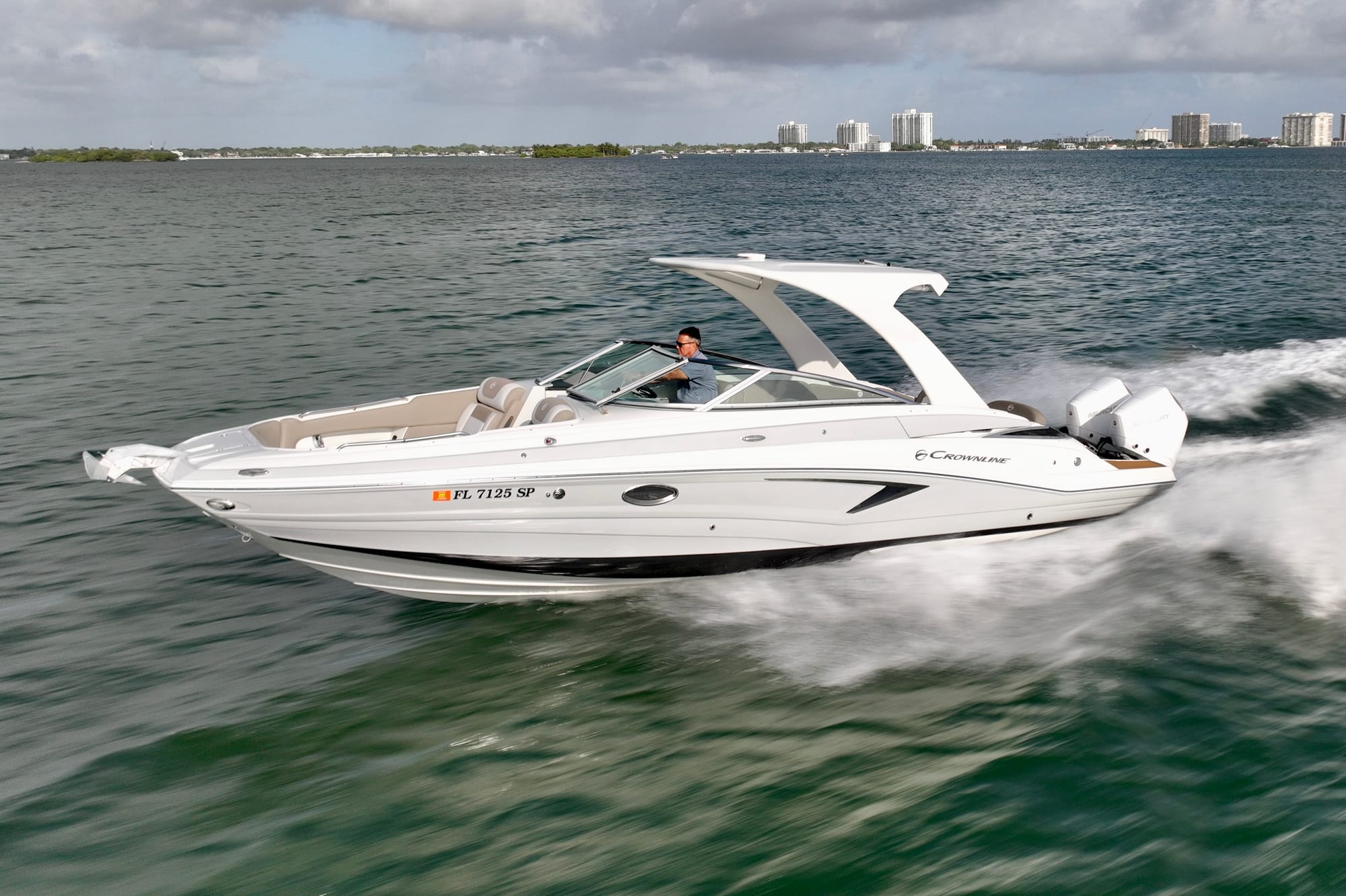 The yacht Jackeline Fonseca bought or sold with Aspire