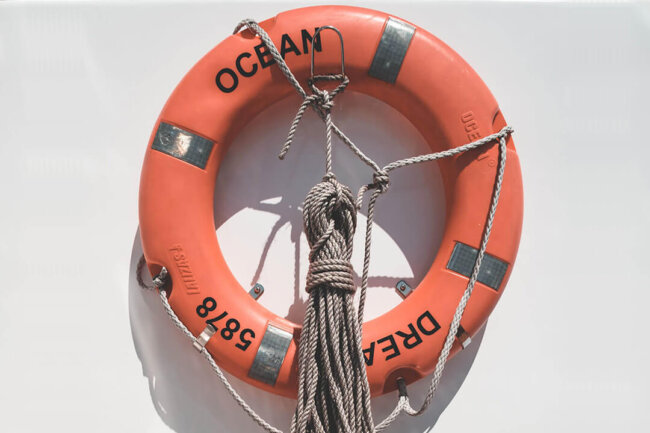 yachts-for-sale-safety-tips (1)