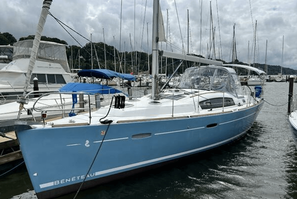 2005 Cobalt model 33' in Fort Lauderdale | Aspire Yacht Sales